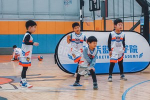 篮球训练动作小学生图片
